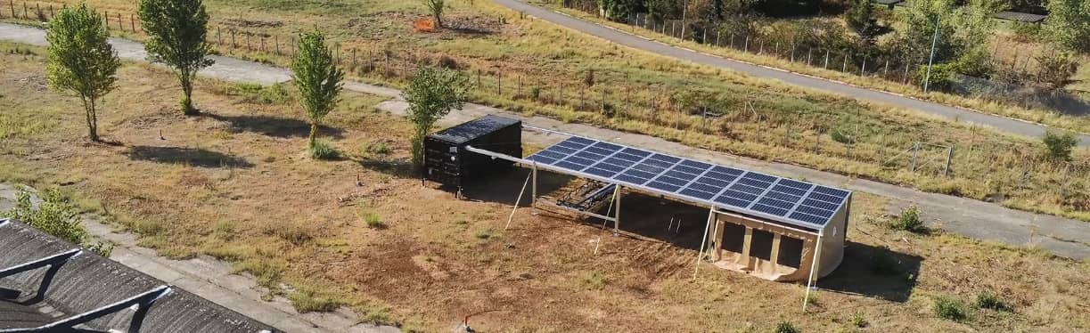 Les containers énergie comme CONTAINWATT permettent aujourd’hui de concevoir de véritables micro-réseaux électriques temporaires, combinant production solaire, stockage batterie et générateur d’appoint.