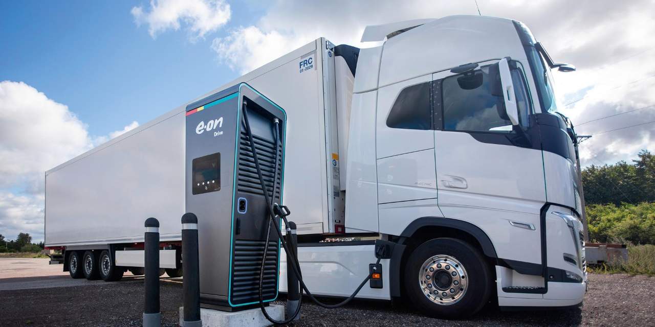 Recharge électrique de camion sur chantier