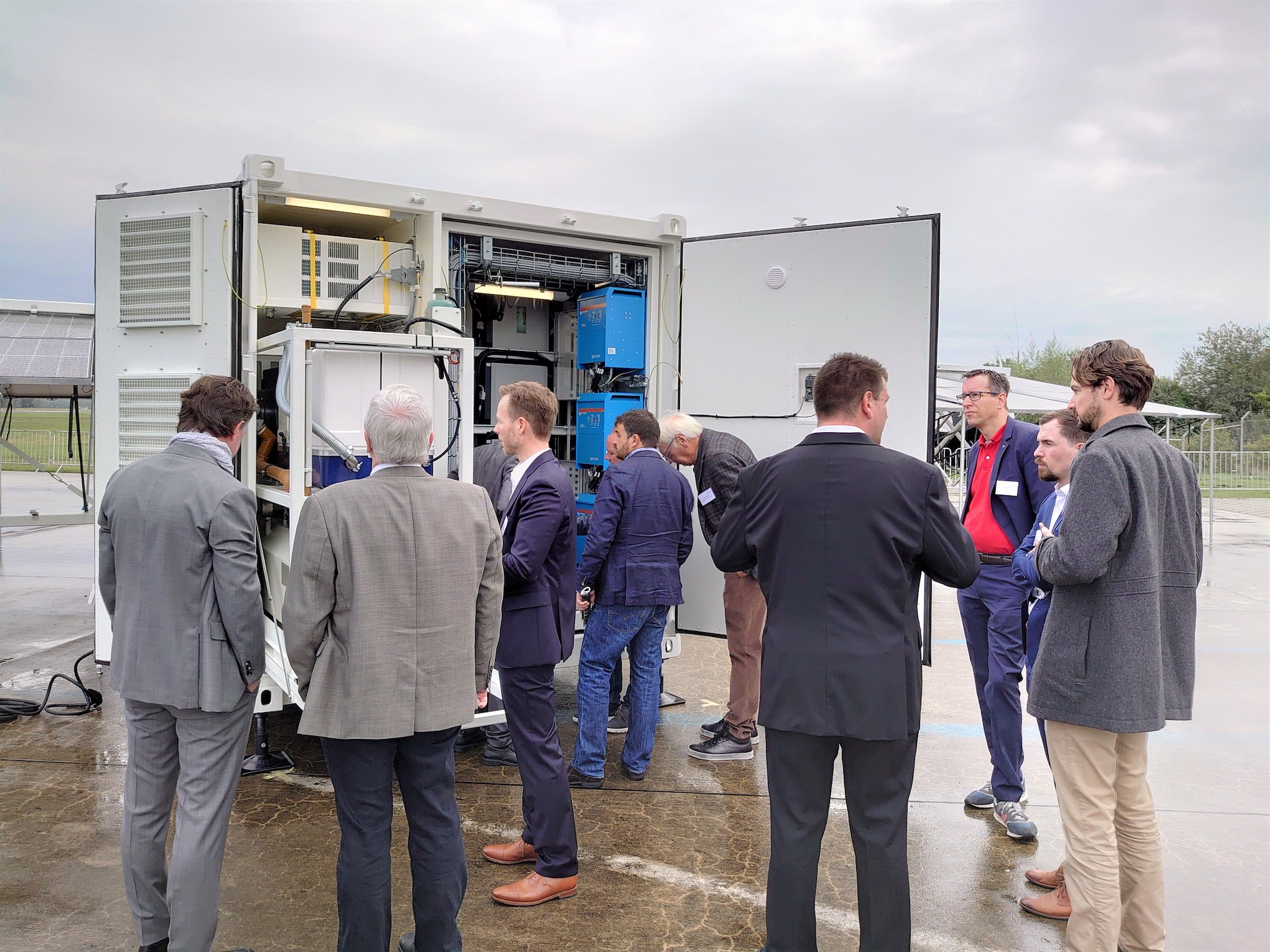 Échanges entre professionnels autour d’une solution énergétique en conteneur ouverte