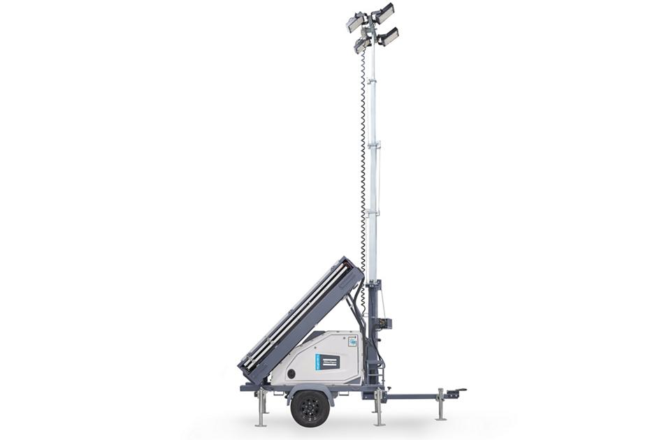 HiLight MS 5 avec son mât relevé et ses quatre projecteurs LED