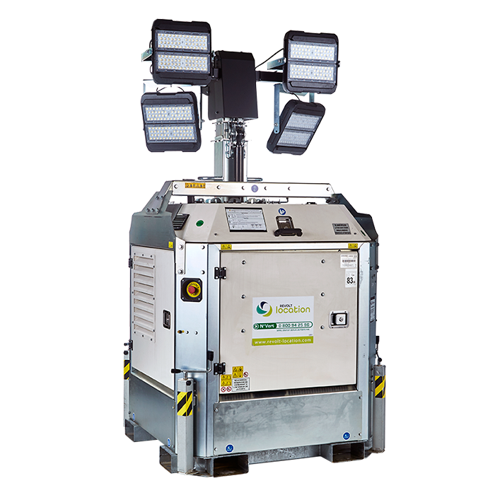 Mât d’éclairage hybride portable Revolt LOTE.0960.PLED avec quatre projecteurs LED, présenté mât replié